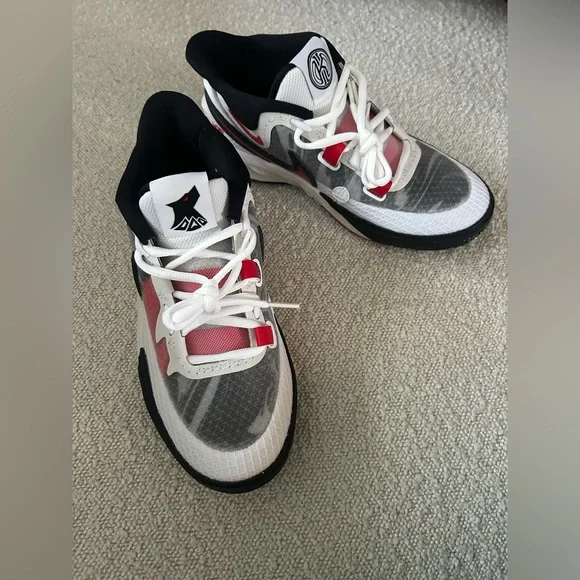 NIKE KYRIE 8 GO GS 'WHITE UNIVERSITY RED-BLACK’ NiB 4.5Y - Picture 4 of 15